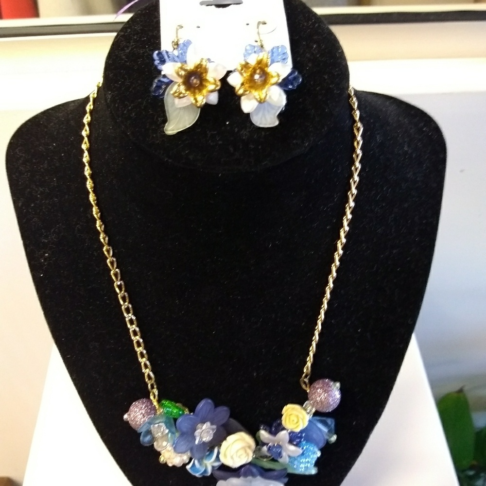 *Handmade* Floral Style Earrings & Necklace